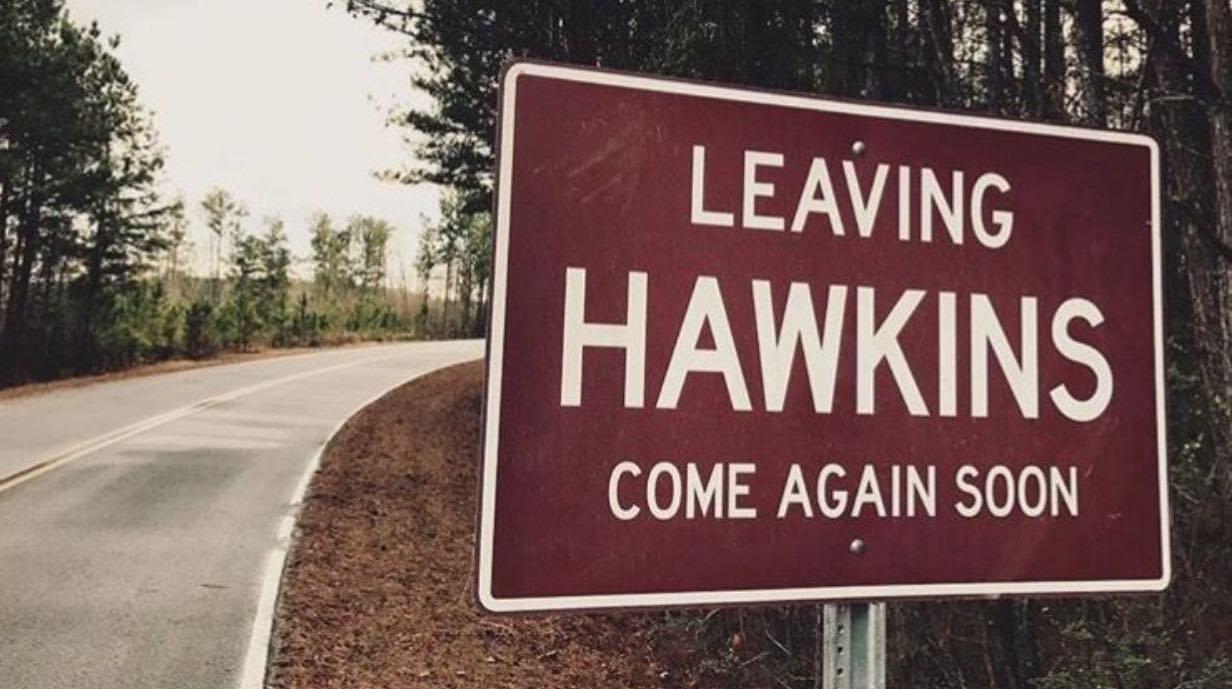 Leaving Hawkins, panneau de sortie de la ville